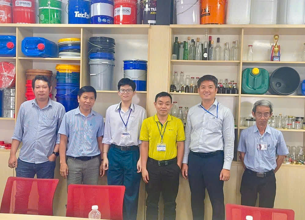 Ảnh chụp về cuộc gặp gỡ với công ty cổ phần dược phẩm STELLA